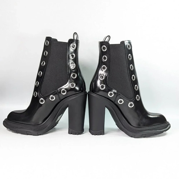 Alexander McQueen Women's Tread Grommet Embellished Heel Boot Size 39 MSRP 1,290 - Picture 3 of 9